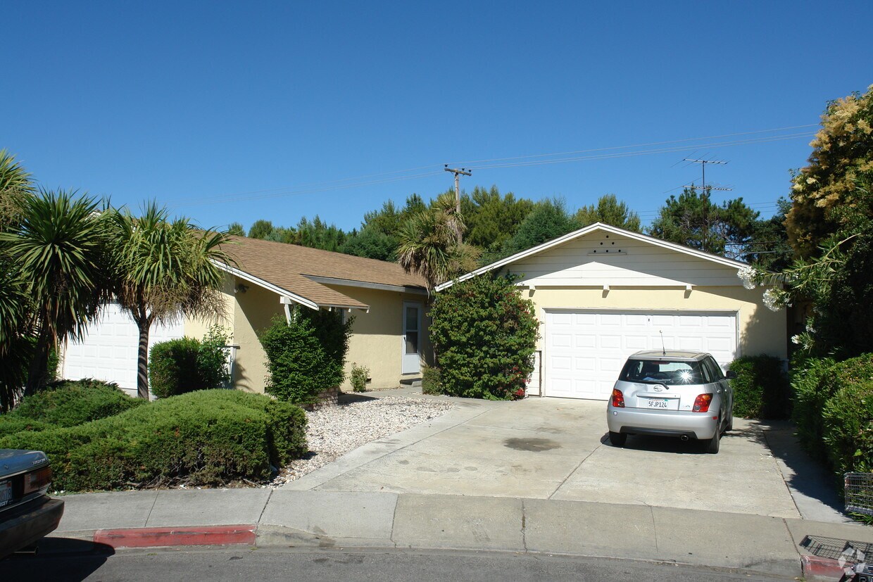 Primary Photo - 2488 Karen Dr