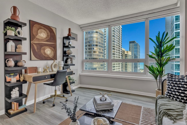 Photo - 313 E Ohio St Apartment