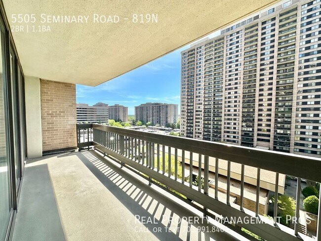Foto del edificio - Stunning, Stylish Skyline Square Condo!