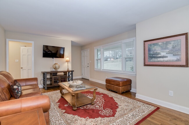 Foto del edificio - 2415 Apricot Ln