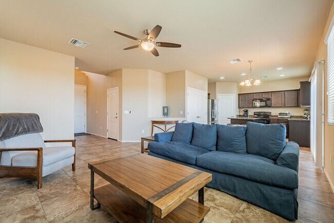 Foto del edificio - Spacious 3-Bed, 3-Bath Tucson Condo w/ Gar...