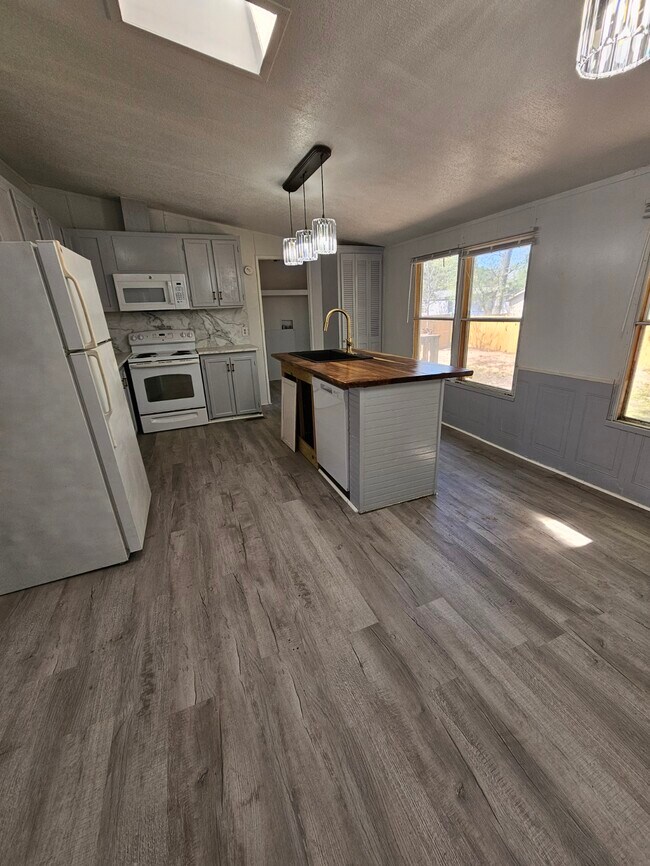 Cocina2 - 16471 Pisces Rd