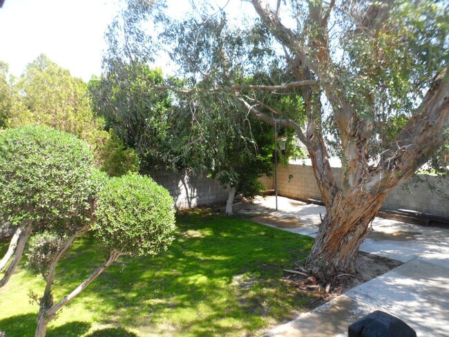 Foto del edificio - Beautiful And Spacious 4 Bed/2.5 Bath Home...