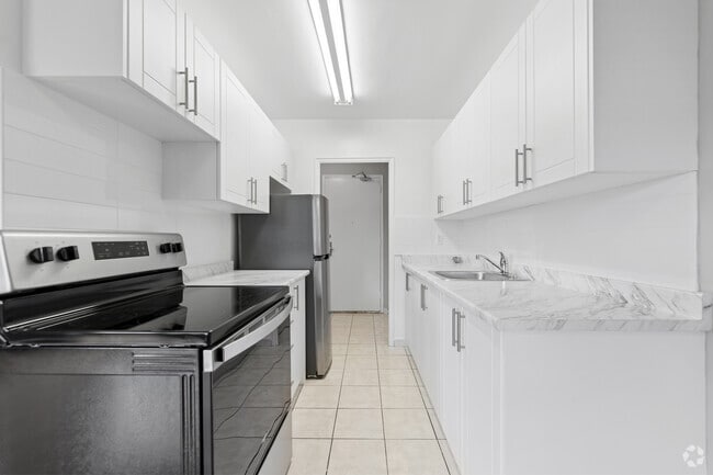 3BR, 1.5BA - 1,150SF - Kitchen - St. Andrews Towers East