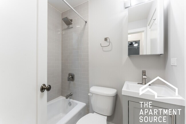 Foto del edificio - 641 W Wrightwood Ave