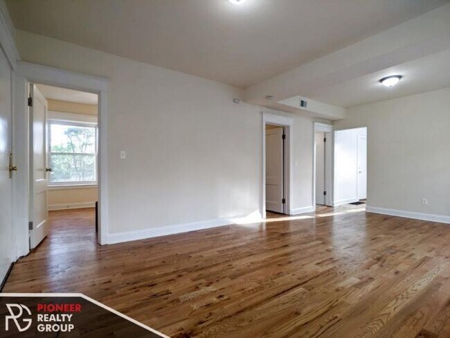Building Photo - 2 bedroom in CHICAGO IL 60651