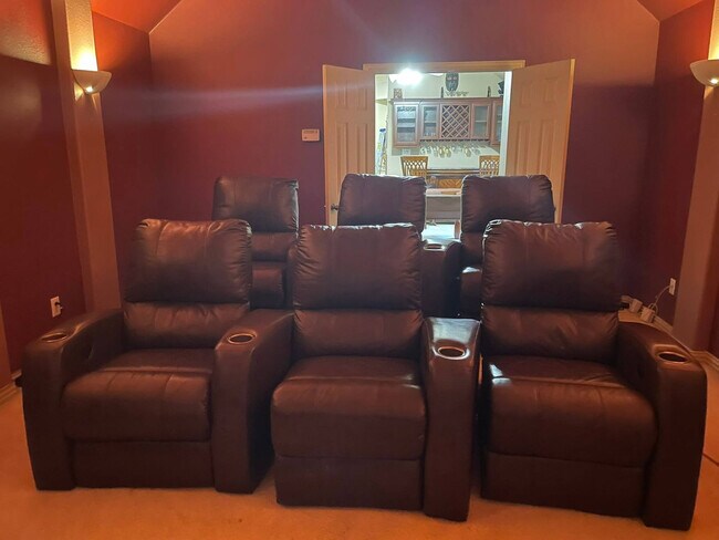 Foto del edificio - 9312 Warm Springs Cir