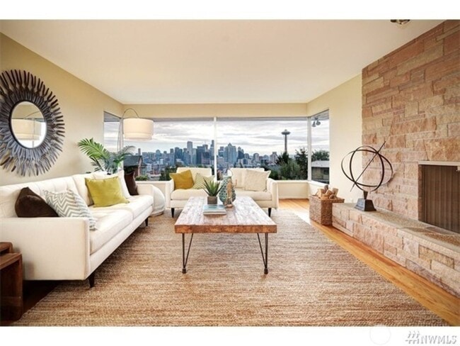 Building Photo - 3Bd/1.75Ba Seattle House