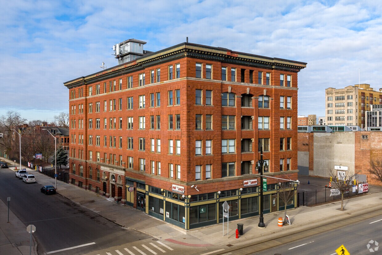 The Addison Apts Apartments in Detroit, MI