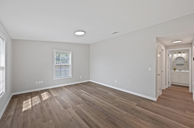 Building Photo - 860 East