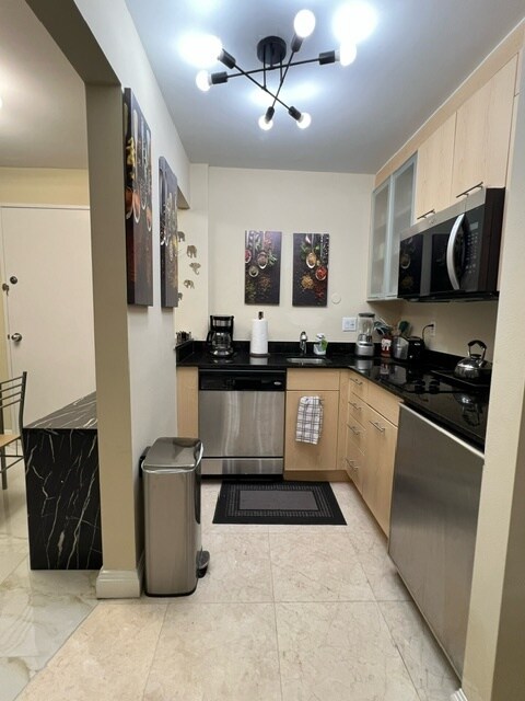 Cocina pequeña - 2670 E Sunrise Blvd