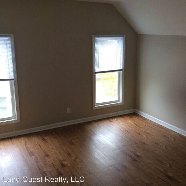 Building Photo - 1 br, 1 bath Apartment - 1927 60th St.