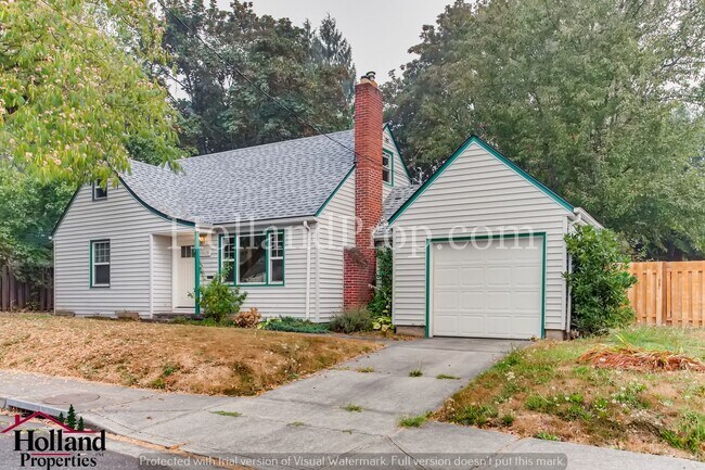 Building Photo - Great Home W/ Large Yard Near Downtown Bea...