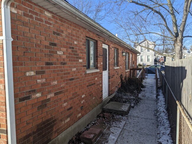Side - 812 Cleveland Ave