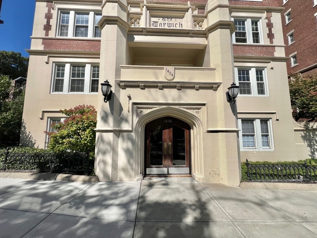 Primary Photo - 1450 Beacon St