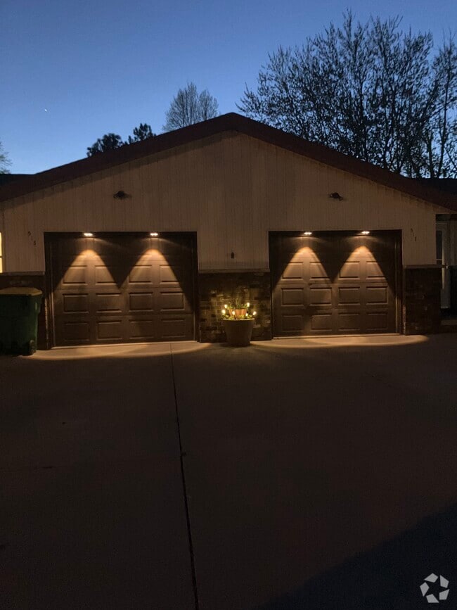 Building Photo - 517 Kelly Jo Dr