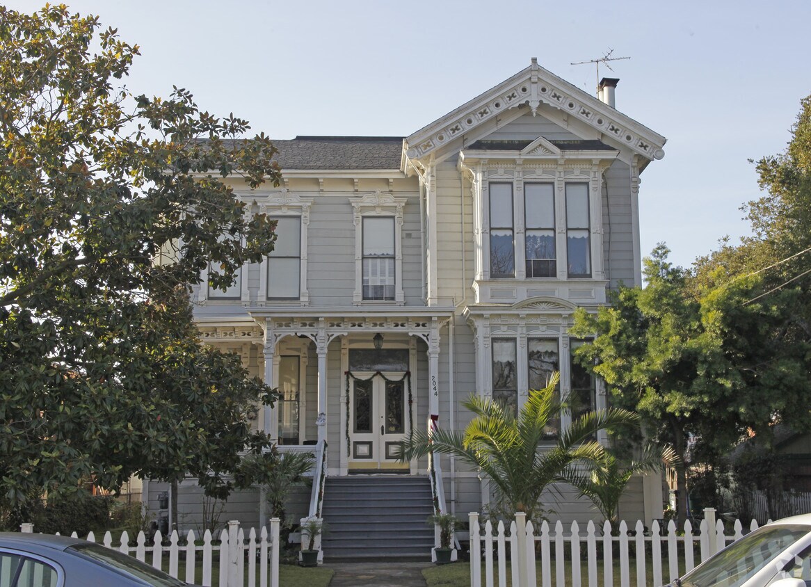 Building Photo - 2044 Alameda Ave