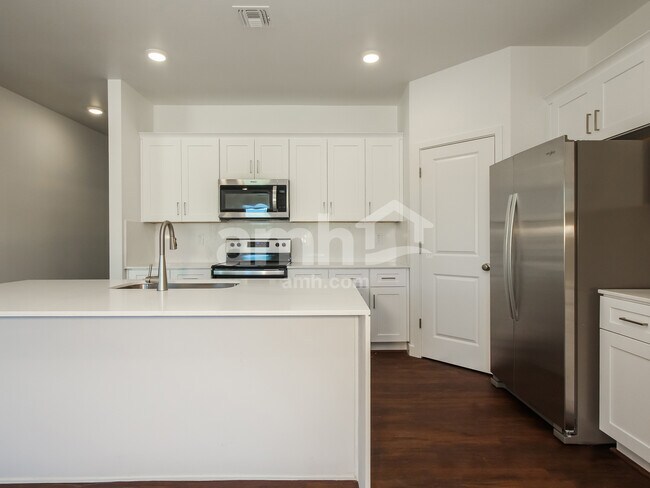 Foto del edificio - 8220 S 21st Ln