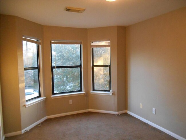 Building Photo - 3013 La Estancia Ln