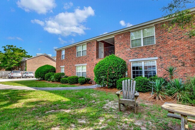 Building Photo - Renovated 2BR Condo in the Heart of Mount ...
