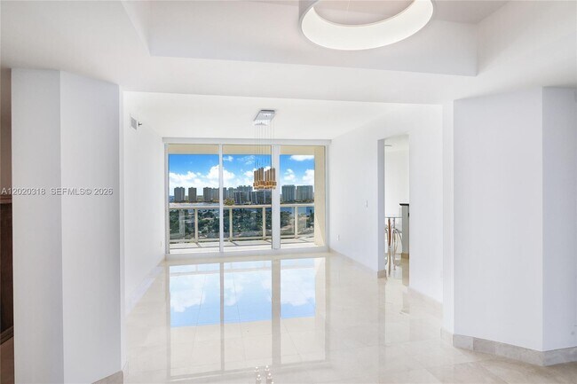 Foto del edificio - 19333 Collins Ave
