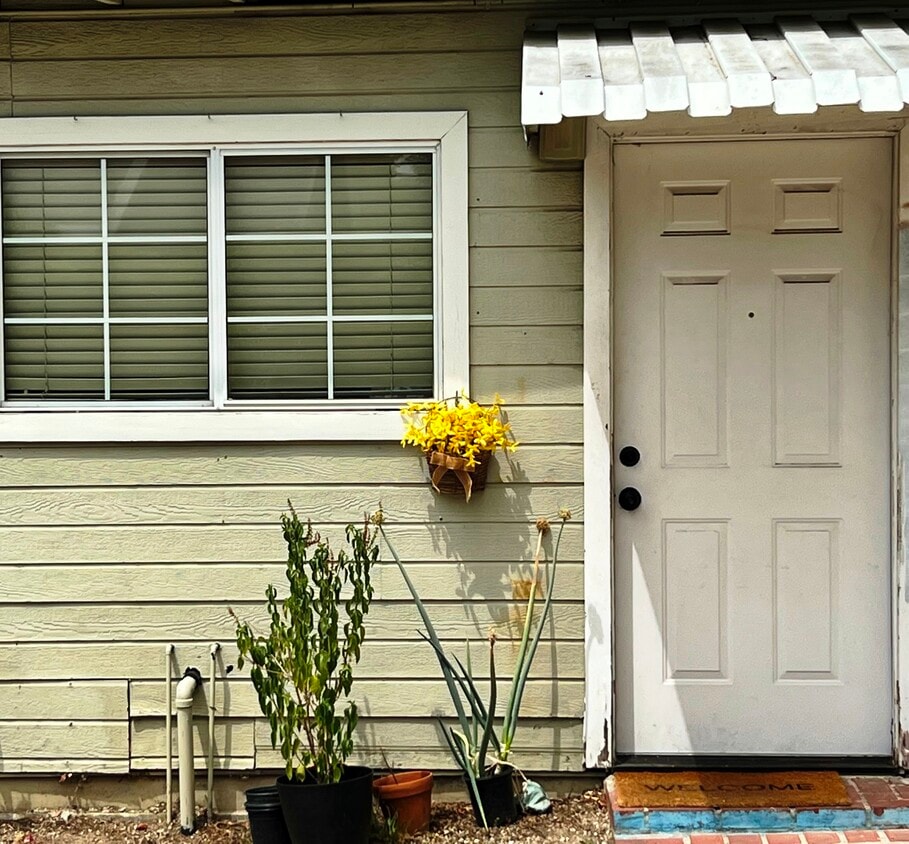 Front door - 509 E Rio Grande St