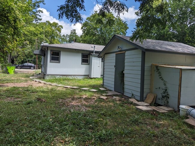 Building Photo - 411 Burnet St