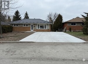 Building Photo - 294 Burlington Crescent