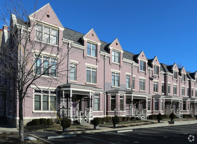 Foto del edificio - Beethoven Place Townhomes
