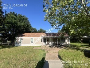 Building Photo - 209 S Jordan St