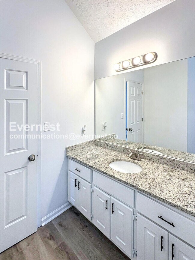 Building Photo - 229 Pebble Creek Dr