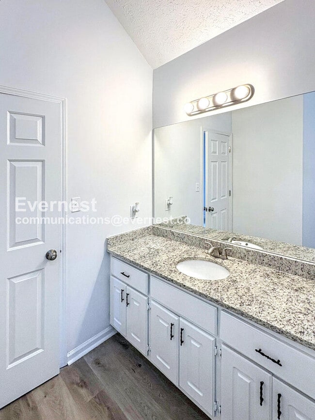 Foto del edificio - 229 Pebble Creek Dr