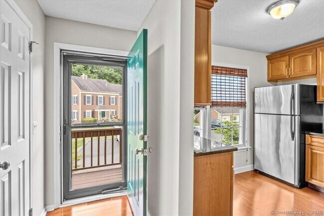 Foto del edificio - 49 Foxbridge Village Rd