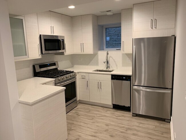 Foto del edificio - 3706 N Drake Ave