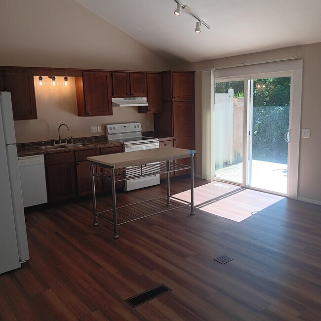 Foto del edificio - 2677 Richardson St