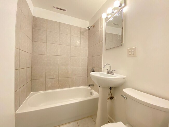 Foto del edificio - 3 Bedroom Home in Highland, IN