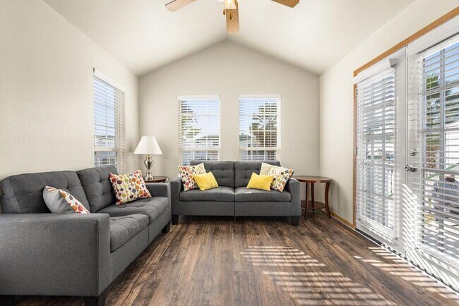Foto del edificio - 2400 Green River Ln