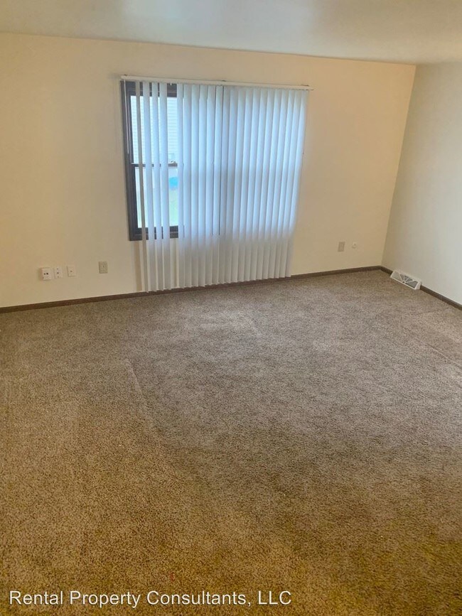 Foto del edificio - 3990-3992 Camelot Dr SE