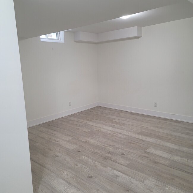 Photo du bâtiment - 324 Chatfield Dr