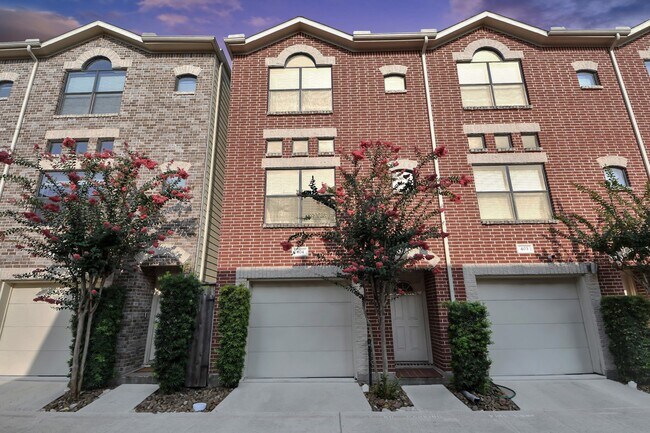 Building Photo - 8715 Meadowcroft Dr