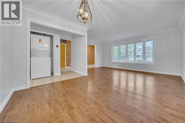 Building Photo - 88 Glen Lake Crescent