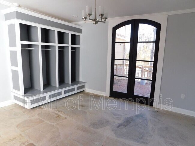 Foto del edificio - 8071 Dogwood Rd