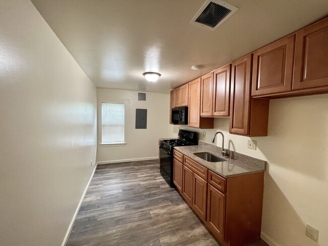 Building Photo - AVAILABLE NOW! Newly Renovated property ju...