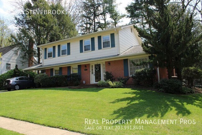 Building Photo - Spacious Fairax Colonial- Great Location a...