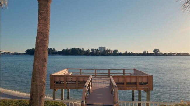 Foto del edificio - 675 S Gulfview Blvd