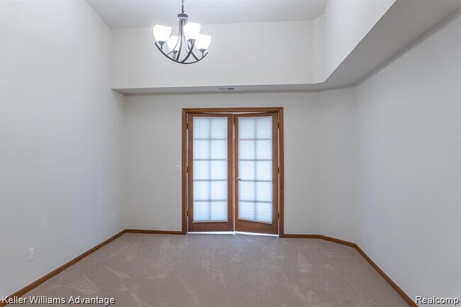 Building Photo - 875 Green View Ct