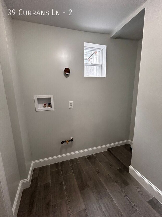 Building Photo - 39 Currans Ln