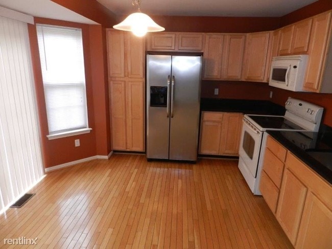 Building Photo - 8776 Ironwood Dr