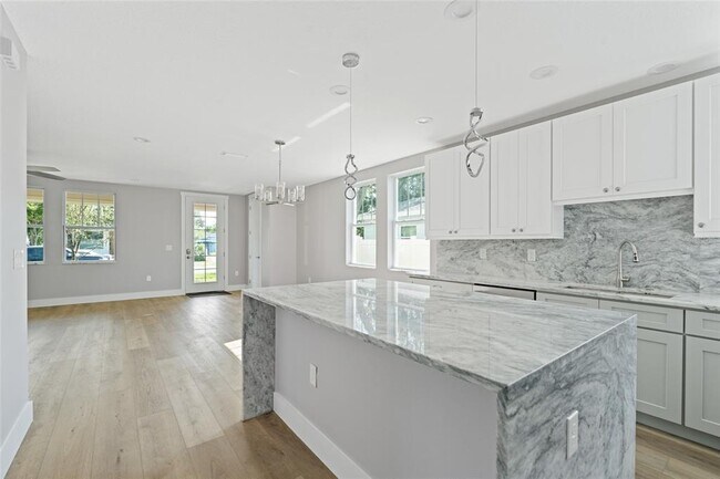 Foto del edificio - 3161 Emerson Ave S