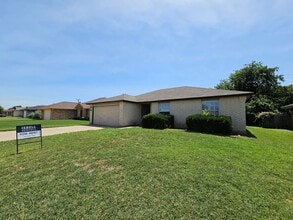Building Photo - 4604 Ledgestone Dr